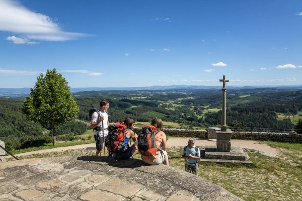 chemins de saint jacques de compostelle cluny lyon Le Puy village de montarcher et le clos perché hébergement restaurant ©Luc Olivier (1)